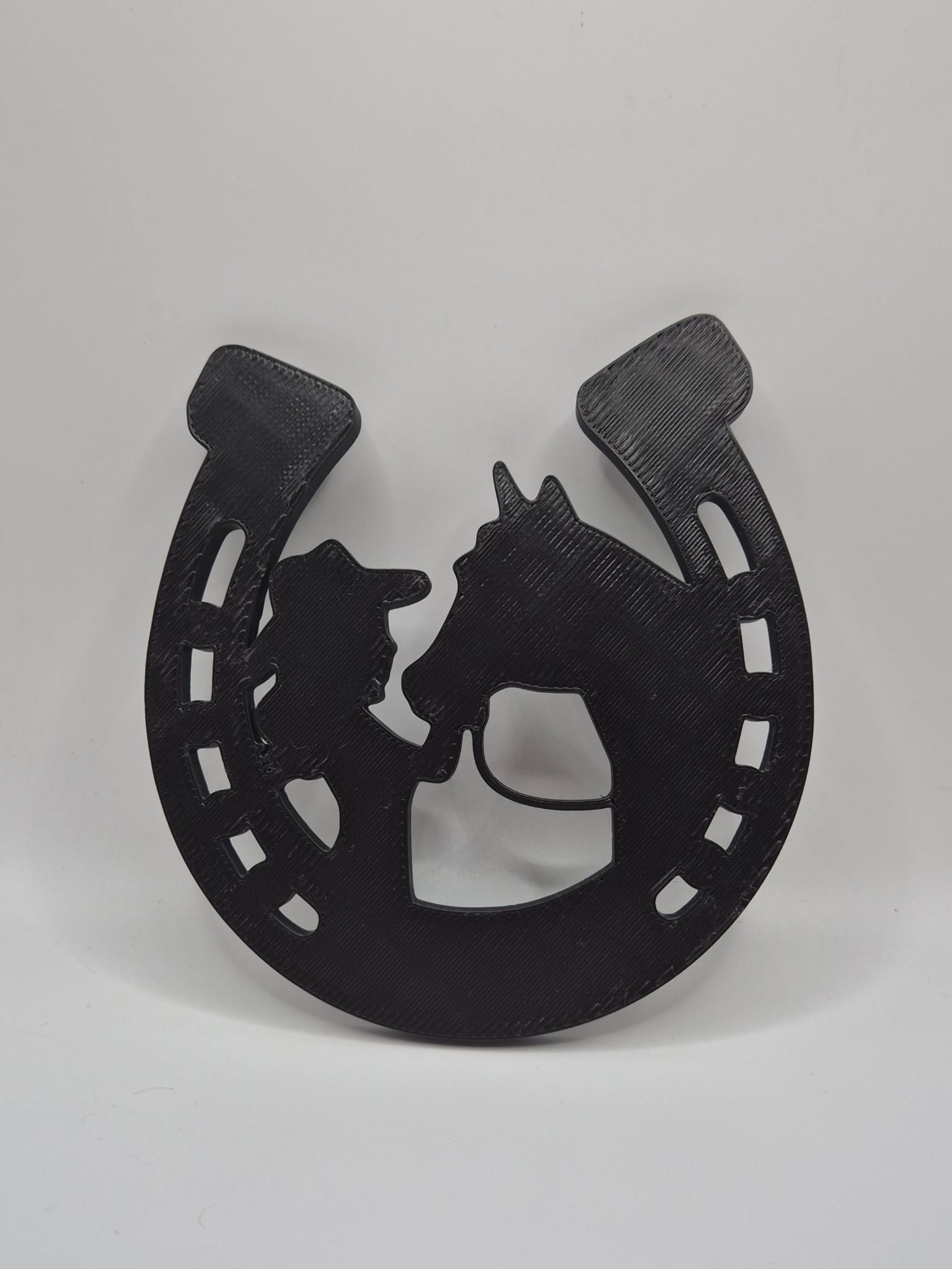 Decor 3D – Potcoavă cu Siluetă Cowboy și Cal